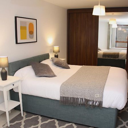 2 Bed 2 Bath Apartment & Parking - Lgw 10Min Drive كرولي المظهر الخارجي الصورة