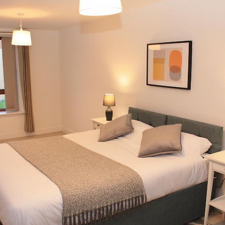 2 Bed 2 Bath Apartment & Parking - Lgw 10Min Drive كرولي المظهر الخارجي الصورة