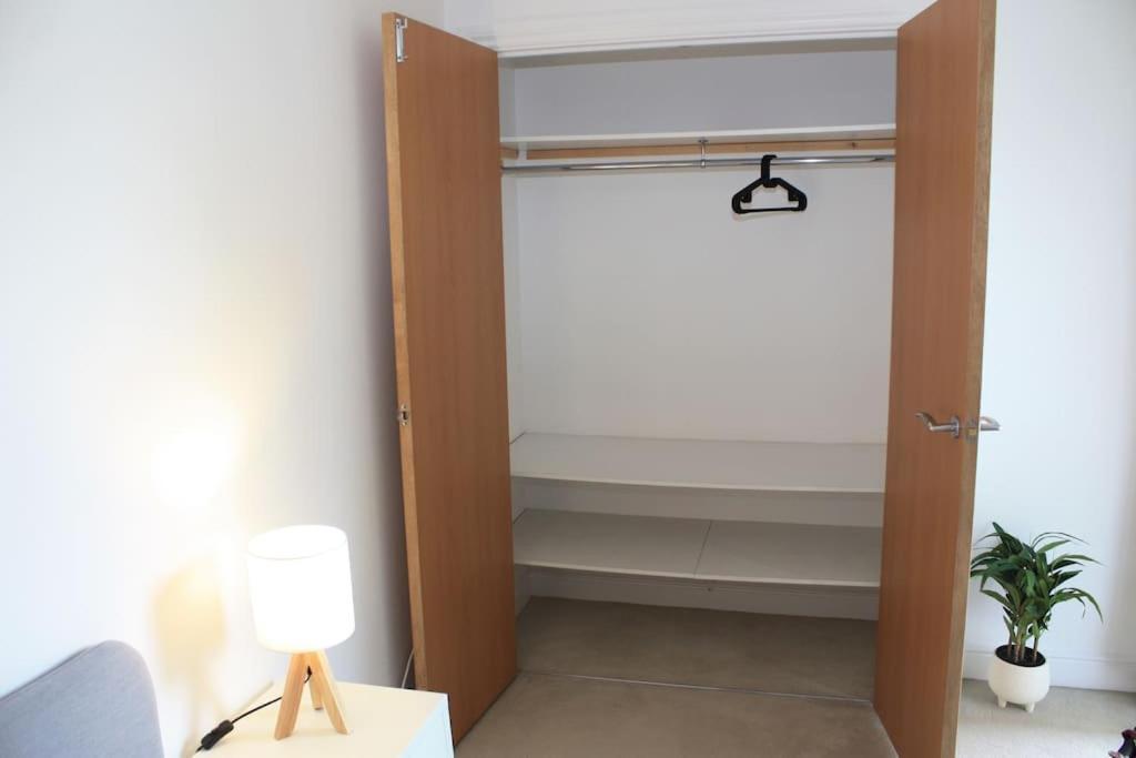 2 Bed 2 Bath Apartment & Parking - Lgw 10Min Drive كرولي المظهر الخارجي الصورة