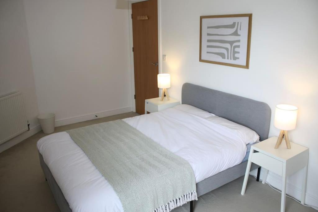 2 Bed 2 Bath Apartment & Parking - Lgw 10Min Drive كرولي المظهر الخارجي الصورة